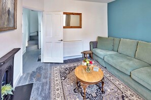 Cottage | Living room - Cottage in Whitby Near Scenic Seafront (Whitby)