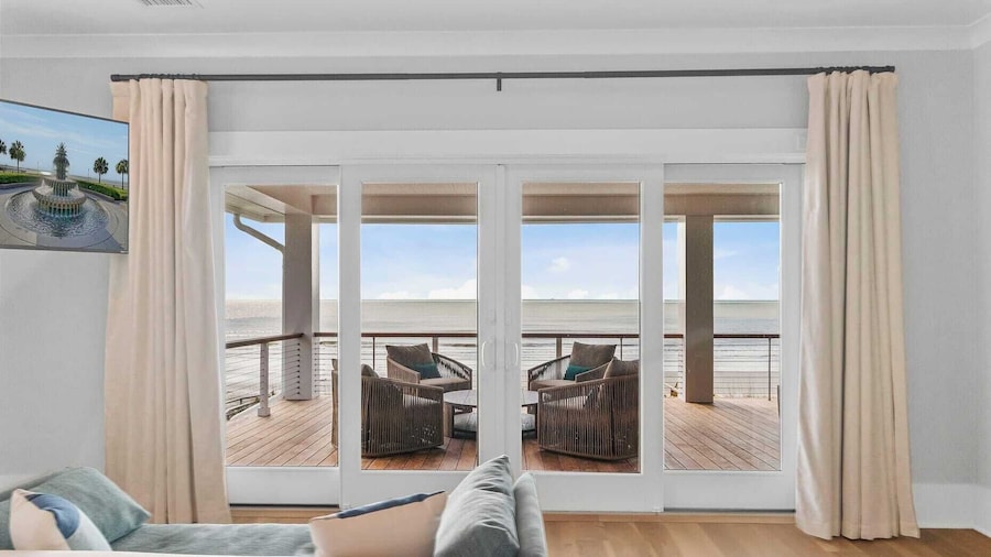 712 Ocean Blvd by Avantstay New Construction w/ Pool, Game Zone, Private Beach Access, and Oceanfront Views