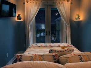 3 bedrooms, desk, iron/ironing board, travel cot