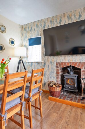 Cottage | Living room - Seaside Getaway in Kinmel Bay, No Deposit (Rhyl)