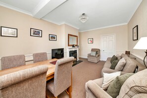 Apartment | Living room - Lodge in Thirsk With Spa & Scenic Trails (Thirsk)