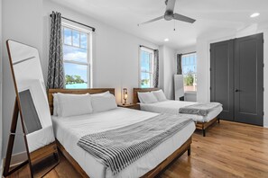 4 bedrooms, iron/ironing board, WiFi, bed sheets