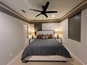 4 habitaciones, tabla de planchar con plancha, wifi y ropa de cama