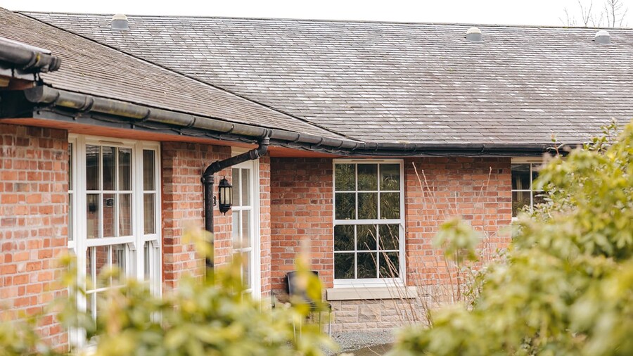 Cottage in Netley Hall With Lush Gardens