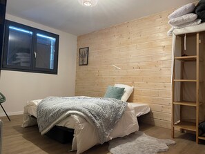 5 bedrooms, WiFi, bed sheets