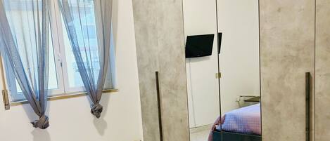 1 chambre, fer et planche à repasser, Wi-Fi gratuit, draps fournis