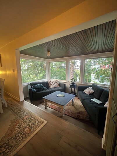 Spacious 2-bedroom apartment with AC, WiFi in Utica