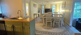 Spacious 2-bedroom apartment with AC, WiFi in Utica