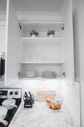 Micro-ondes, four, plaque de cuisson, lave-vaisselle