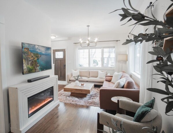 TV, fireplace, stereo
