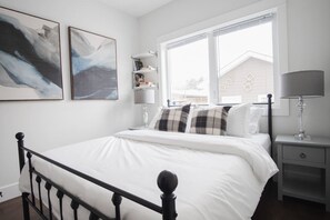 4 bedrooms, desk, iron/ironing board, travel cot