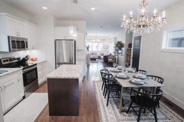 Micro-ondes, four, plaque de cuisson, lave-vaisselle