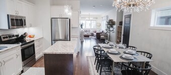 DOWNTOWN~KINGBED~4BR~Fireplace~