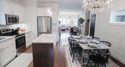 DOWNTOWN~KINGBED~4BR~Fireplace~