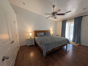 3 quartos, Wi-Fi de cortesia, roupa de cama
