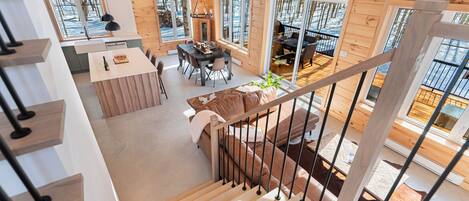 Una televisión, una chimenea, videojuegos, un reproductor de DVD