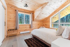 5 habitaciones, escritorio y tabla de planchar con plancha 