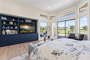 4 Schlafzimmer, Schreibtisch, Bügeleisen/Bügelbrett, Reisekinderbett