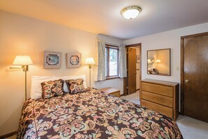 2 Schlafzimmer, Reisekinderbett, Internetzugang, Bettwäsche