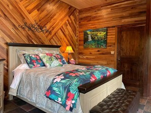 1 bedroom, desk, iron/ironing board, travel crib - Magic Skies Top Floor Waterfall Botanical Room (Hilo)