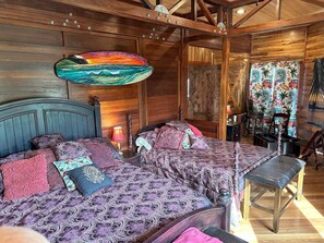 1 bedroom, desk, iron/ironing board, travel crib - Magic Skies Surfs Up Room (Hilo)