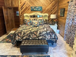 1 camera, una scrivania, ferro/asse da stiro, culla da viaggio