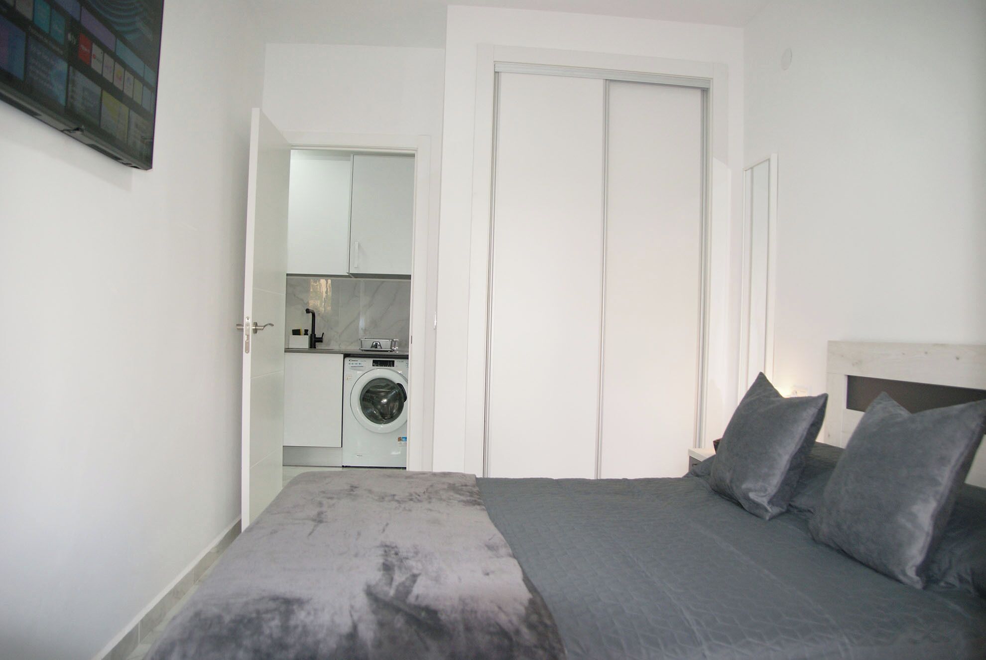 1 slaapkamer, een strijkplank/strijkijzer, wifi, beddengoed