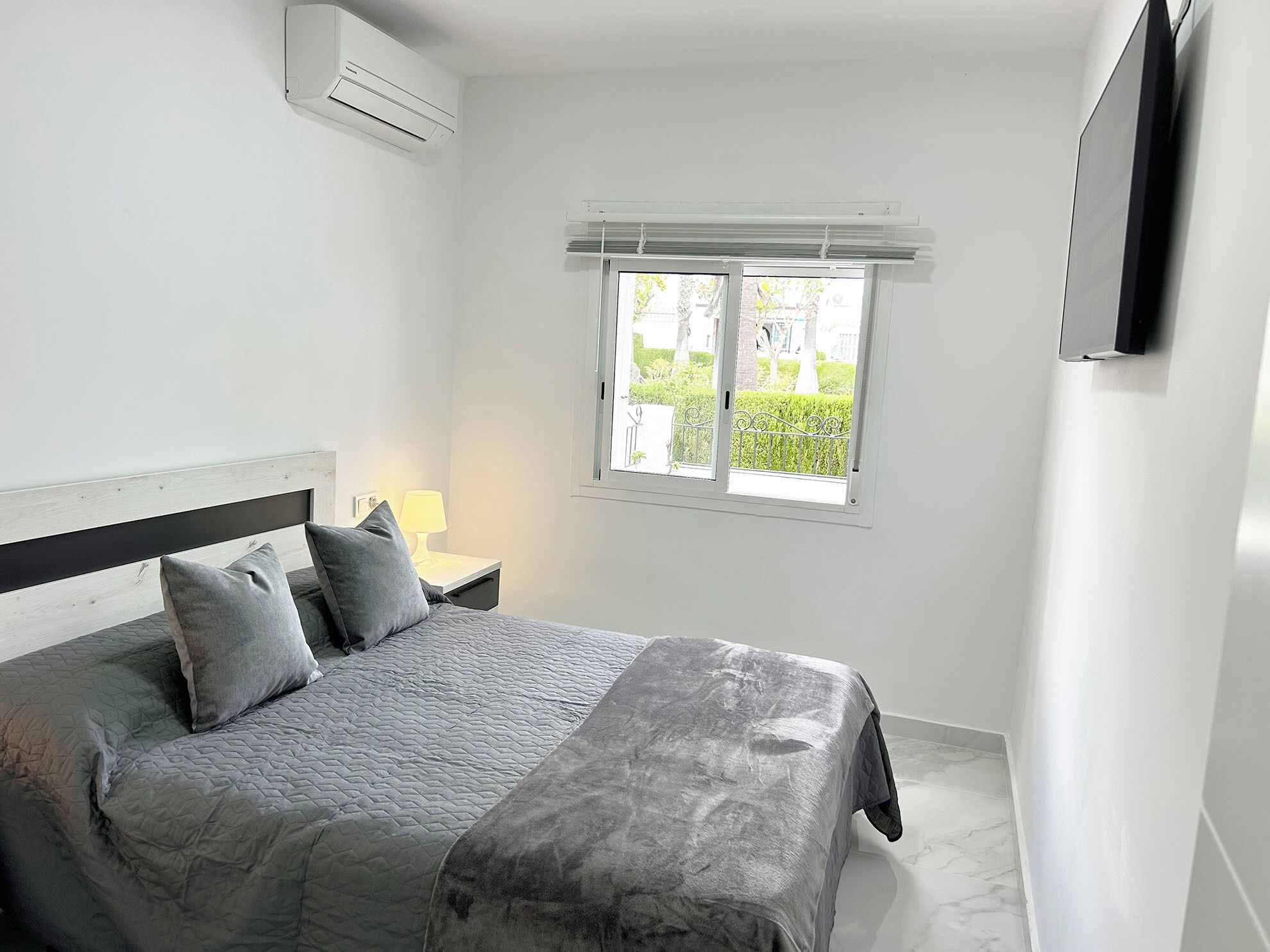 1 slaapkamer, een strijkplank/strijkijzer, wifi, beddengoed