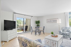 Een smart-tv en boeken