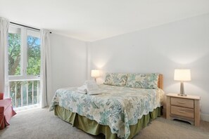 4 slaapkamers, een bureau, een strijkplank/strijkijzer, gratis wifi