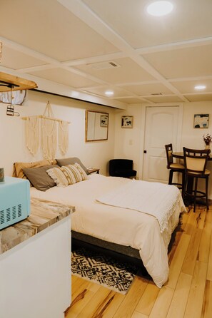 4 bedrooms, desk, travel crib, free WiFi