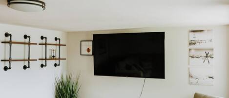 Smart-tv en een open haard