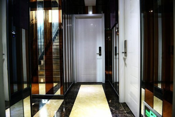 ภายใ��น