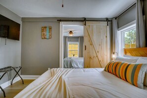 Room - 5BR Family Retreat |Game Room |2mi to Wabaso Beach (Sebastian)