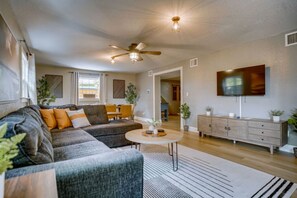 Living area - 5BR Family Retreat |Game Room |2mi to Wabaso Beach (Sebastian)