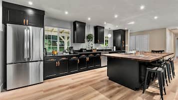 KylskÄp, mikrovÄgsugn, ugn och spishÀll