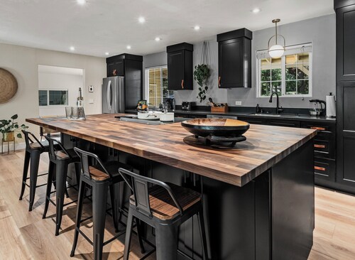 Modern Nevada City / Grass Valley Family - Chef's Kitchen, Hot Tub, Pool Table