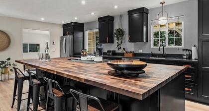 Modern Nevada City / Grass Valley Family - Chef's Kitchen, Hot Tub, Pool Table