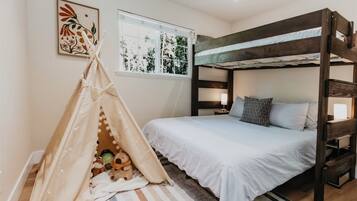 4 bedrooms, free WiFi, bed sheets, wheelchair access