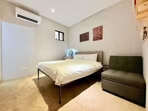 2 bedrooms, WiFi - 1940’s GF Pool  in Central “BEST” location! 165 m² (Tainan City)