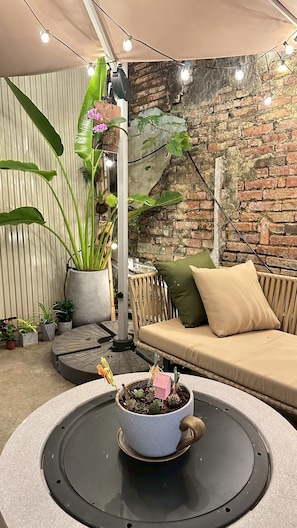 Property grounds - 1940’s GF Pool in Central “BEST” location! 165 m² (Tainan City)