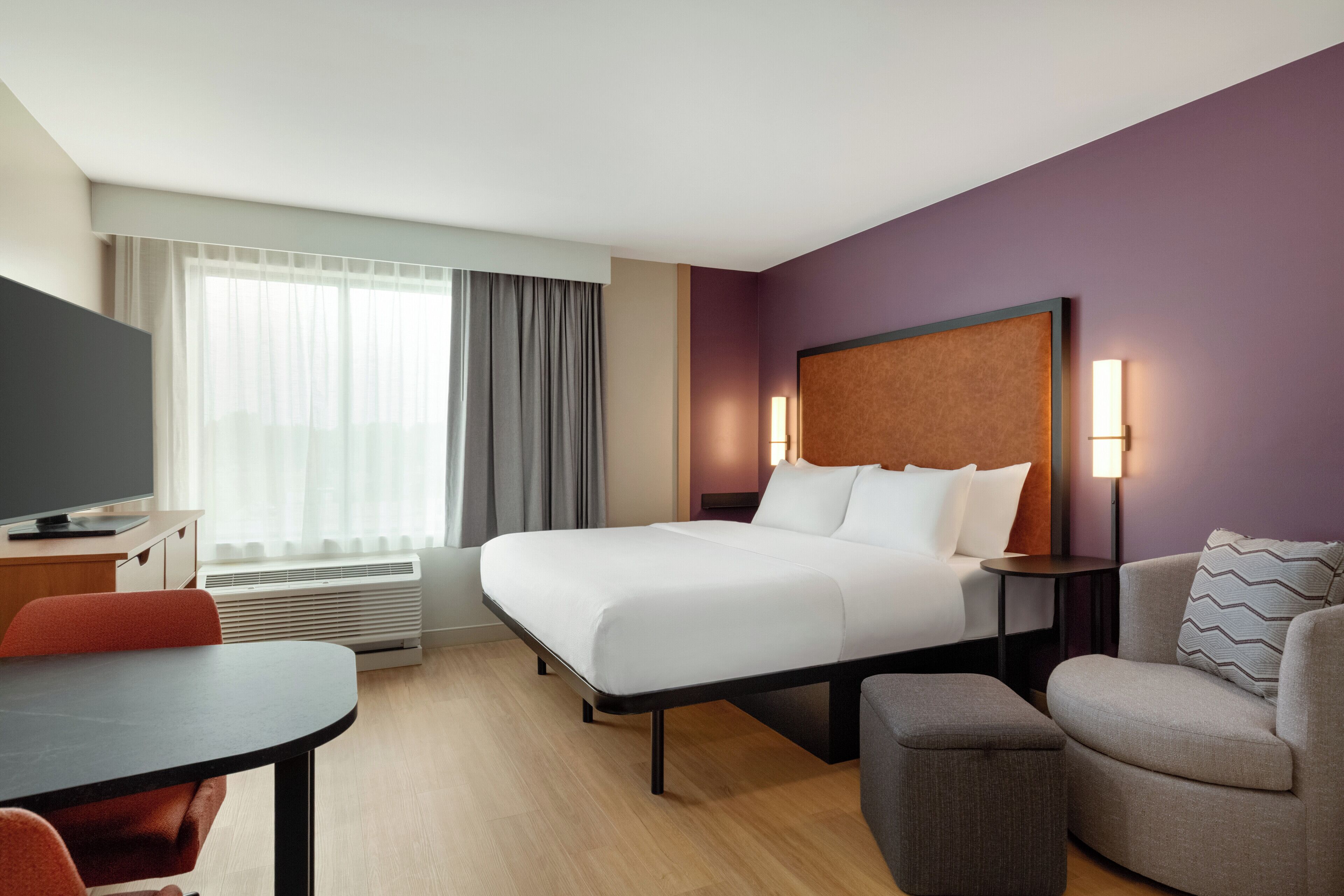 Blackout drapes, free WiFi, bed sheets