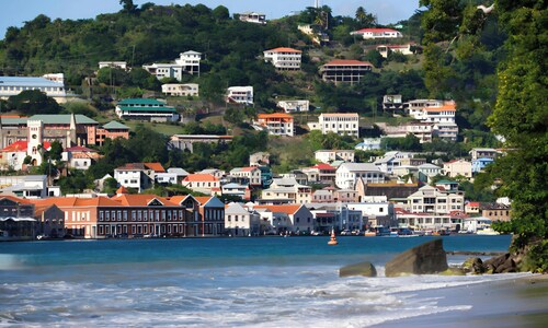 Hilltop Manor - Charming 2-bedroom Flat with AC, WiFi