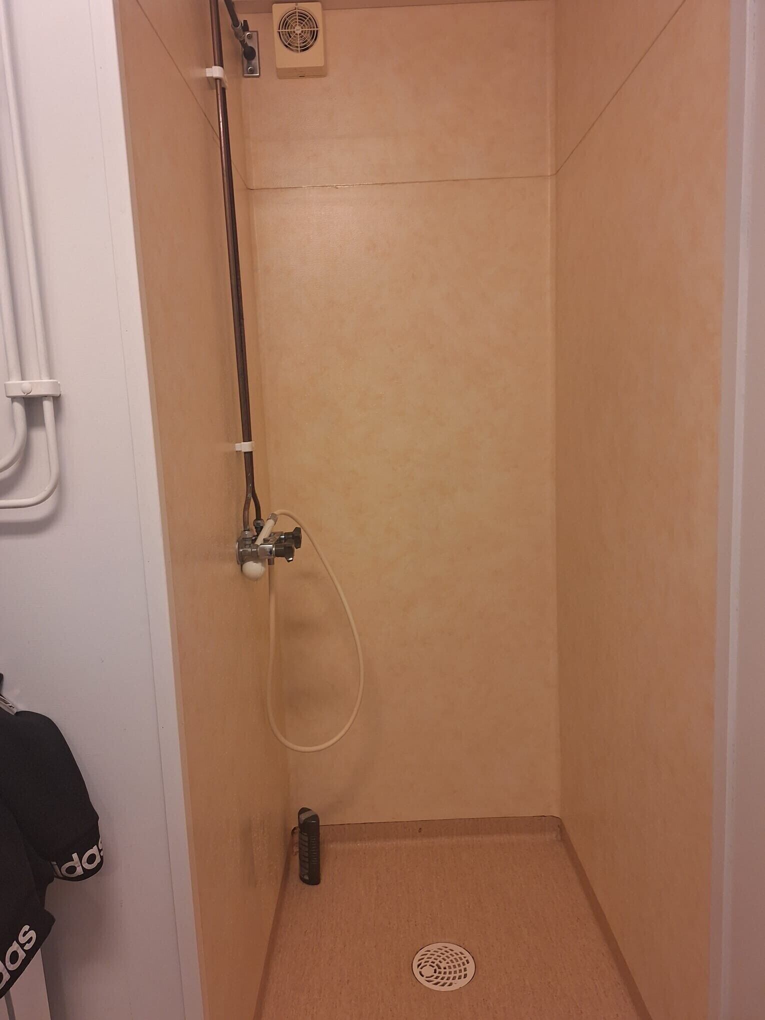 Hårtørrer, håndklæder, Sæbe, Toiletpapir