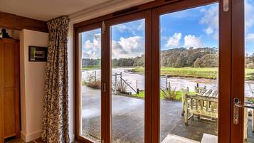 Rumah | 3 kamar tidur dan dilengkapi dengan perabotan berbeda-beda