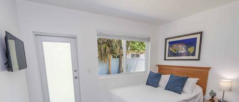 Standard Studio | Free WiFi, bed sheets