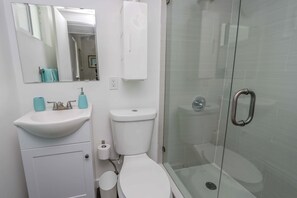 Standard Studio | Bathroom - Mimo Bungalows By Renzzi (Miami)