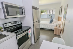 Standard Studio | Private kitchen | Microwave