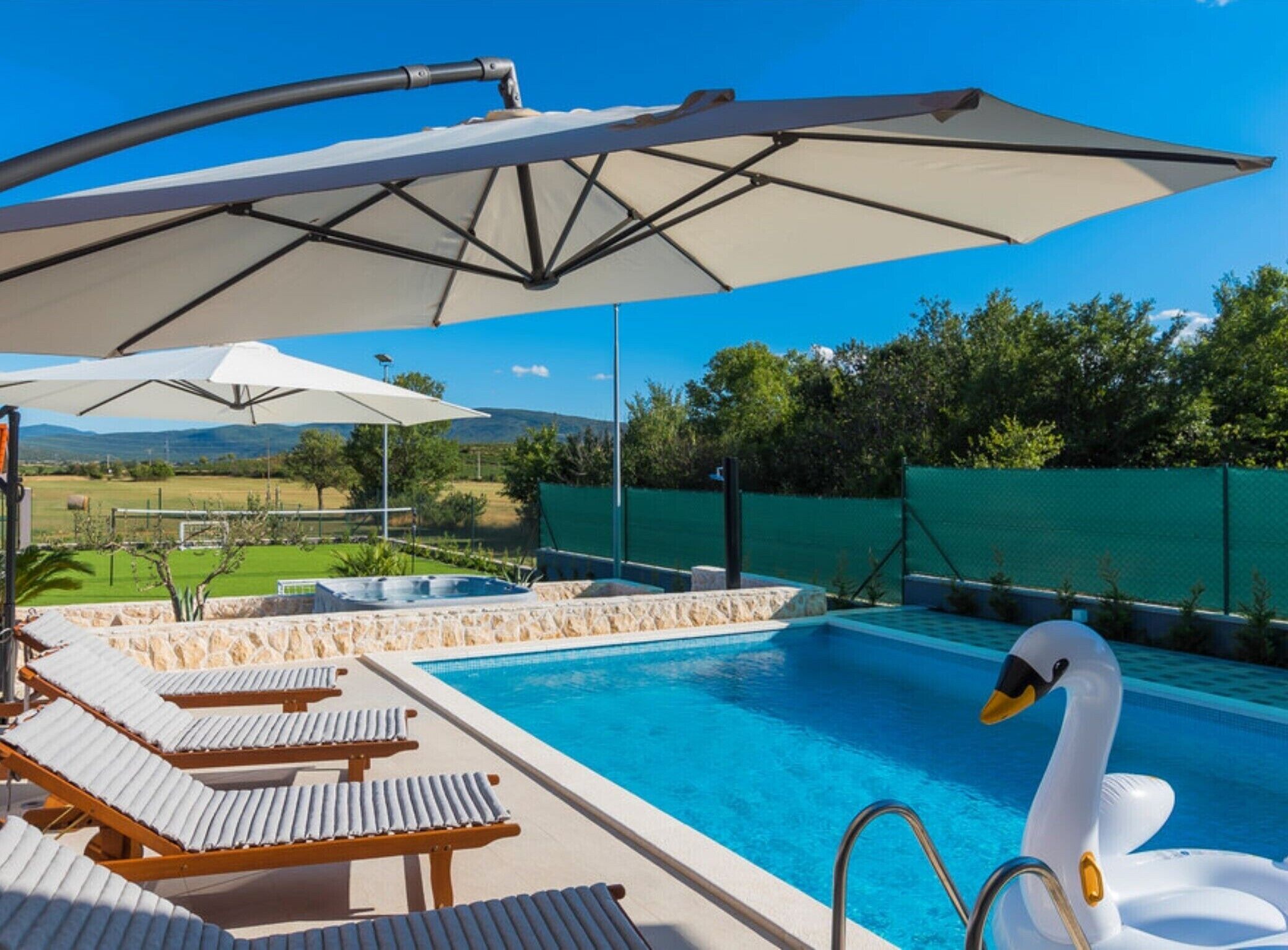 Et oppvarmet basseng