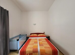 2 chambres, fer et planche à repasser, accès à Internet, literie fournie